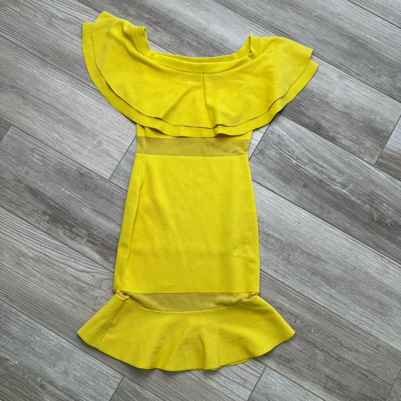 ENDLESS ROSE Yellow Off the Shoulder dress Size Small - Picture 6 of 13